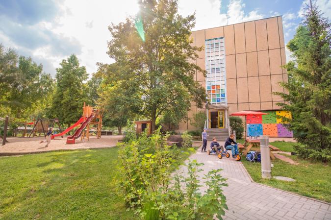 Eingang Schule