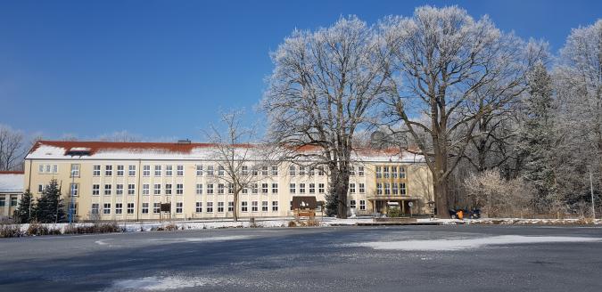 Frontansicht im Winter
