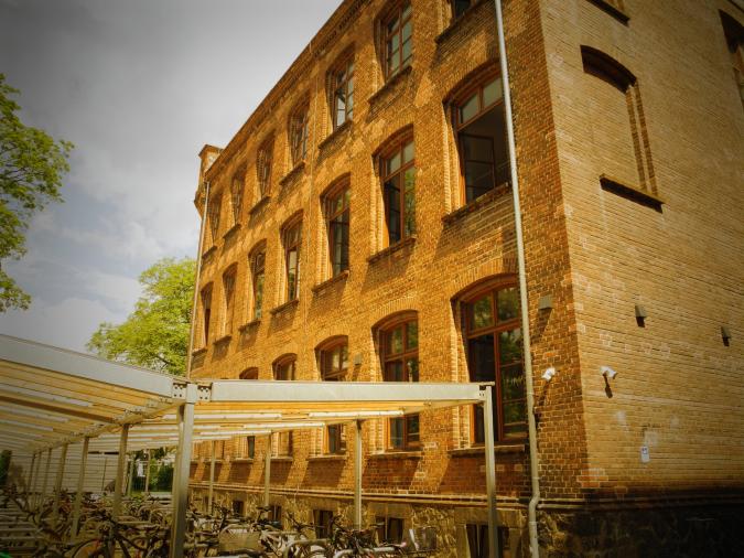 Joliot-Curie-Gymnasium Innenhof 1