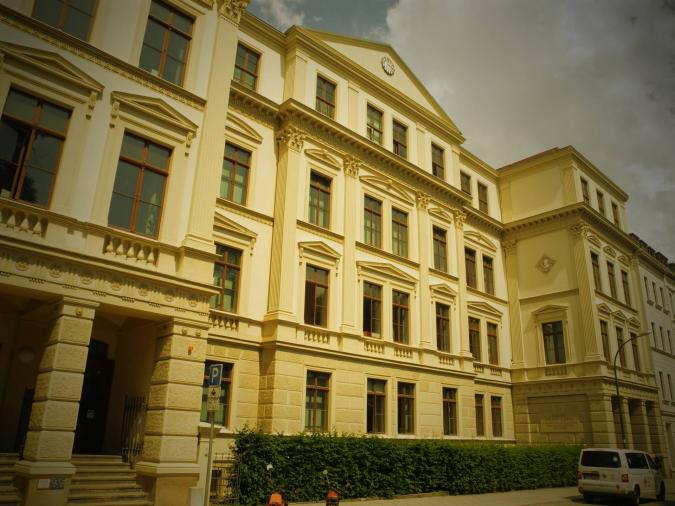 Joliot-Curie-Gymnasium Frontansicht