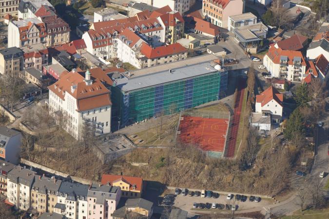 Luftaufnahme des Hauptgebäudes auf dem Freudenberg