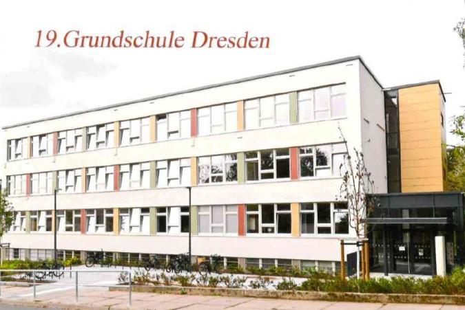 Haupteingang der 19. Grundschule Dresden: Am Jägerpark 5, 01099 Dresden