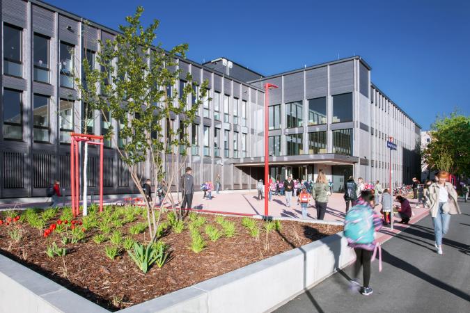 33. Grundschule Schilfweg 3, 01237 Dresden