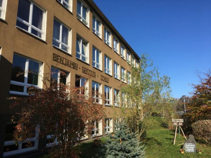 Blick zur Schule