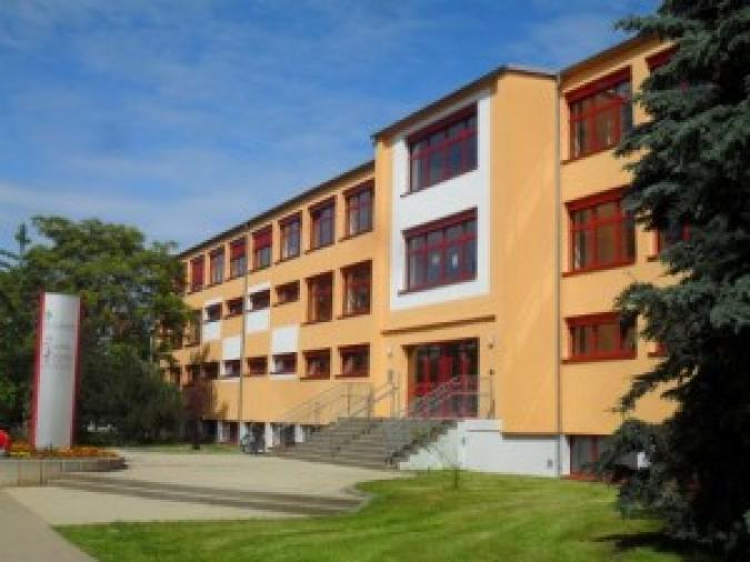 Das Schulgebäude
