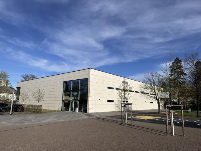 Turnhalle auf dem Hof der 107. Oberschule