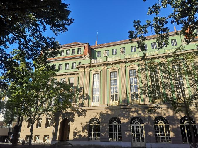 Das Schulgebäude