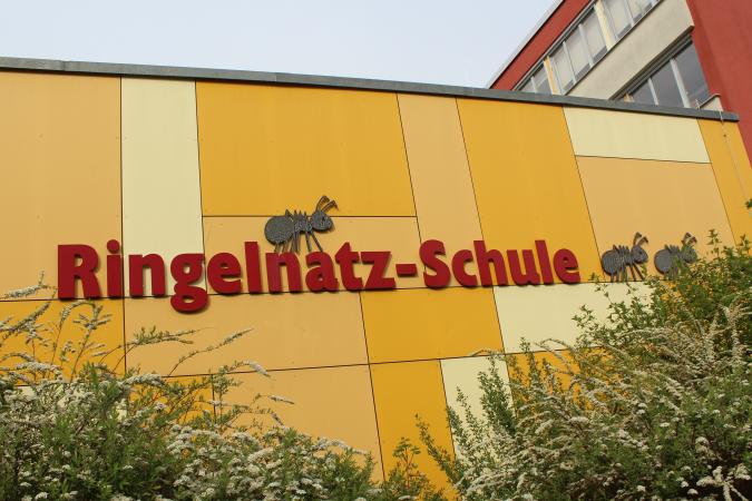 Außenansicht der Schule