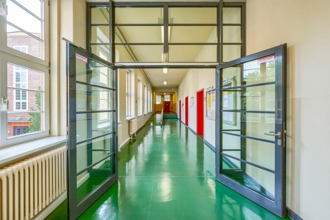 Schulteil Crednerstraße Gang