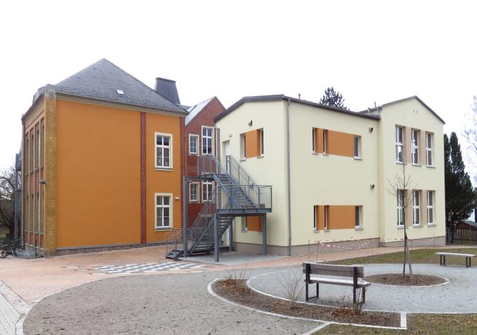 Schulgebäude hinten